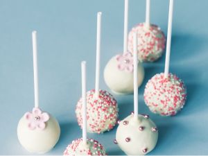 light creamy summer lemon cake pops