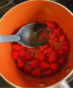 add raspberries sugar lemon juice water pan