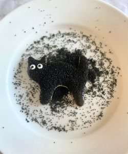 sprinkle easy Halloween decorated cookie with edible glitter