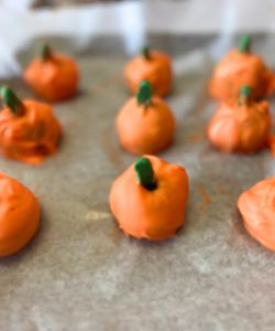 let easy Halloween Oreo balls set on cookie sheet