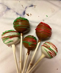 Christmas red velvet cake pops