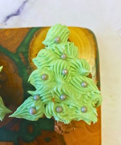 Easy pretty cute Christmas tree brownies