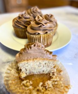 banana cupcakes with nutella buttercream frosting