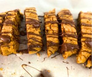 drizzle easy pumpkin chocolate chip biscotti with chocolate