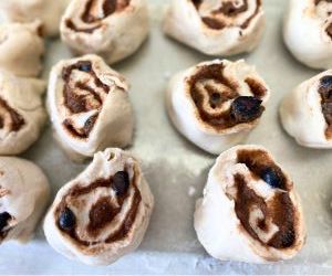 easy blueberry cinnamon rolls no yeast in pan