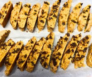 place sliced biscotti cut side down for second bake