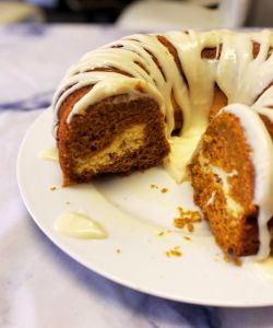 pumpkin spice cake with cream cheese filling easy Christmas dessert