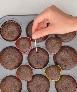 You can use the toothpick test to see if these banana cupcakes with nutella frosting are done