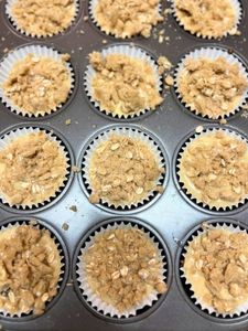 sprinkle streusel on top of banana cinnamon sugar muffins