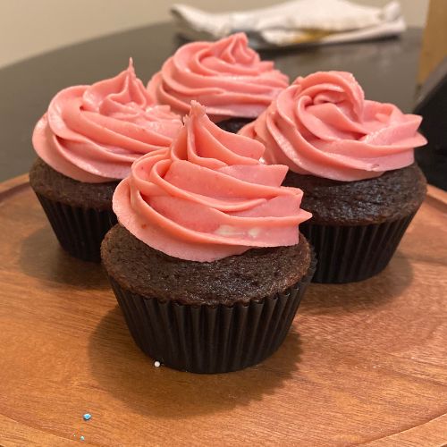 easy chocolate cupcakes recipes with coffee and raspberry buttercream frosting