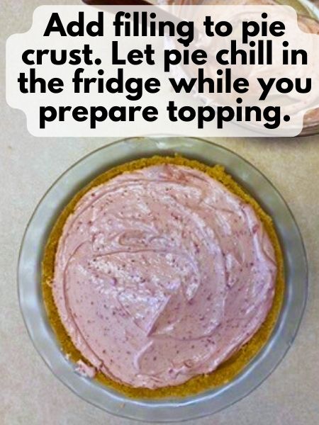 fill pie crust with strawberry pudding mixture