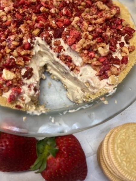 Oreo strawberry crunch pie