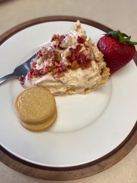 Oreo strawberry crunch pie