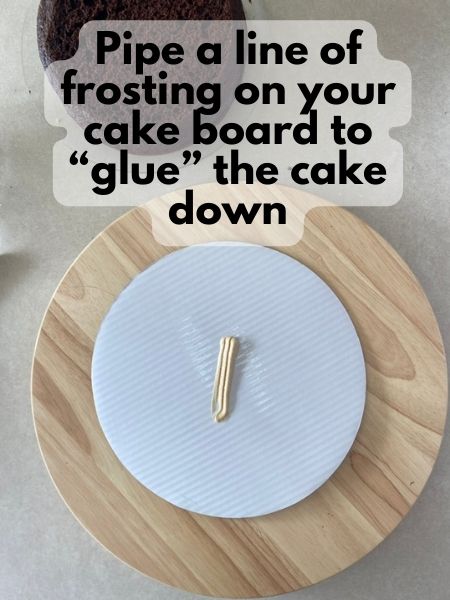 pipe line of frosting on cake board