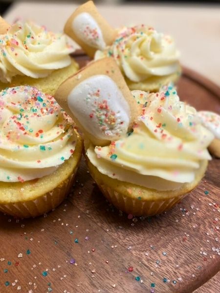 strawberry pop-tart cupcakes