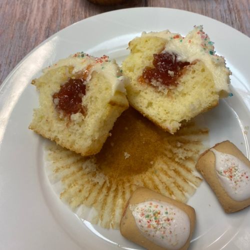 strawberry pop-tart cupcakes