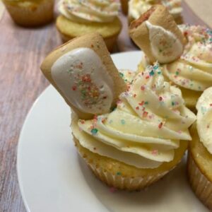 strawberry pop-tart cupcakes