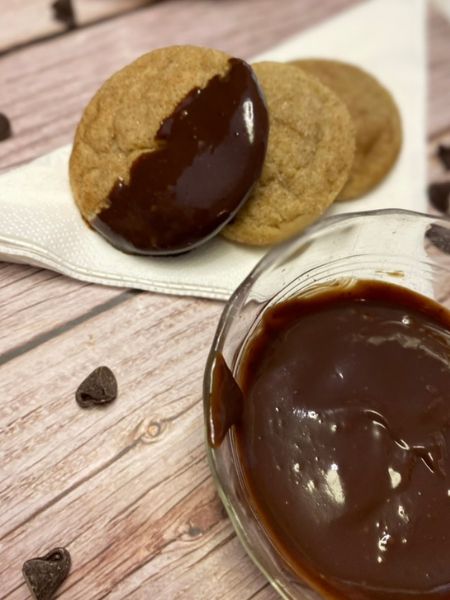 cinnamon churro cookies with chocolate dipping sauce