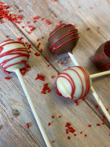 Christmas red velvet cake pops