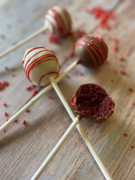 red velvet cake pops