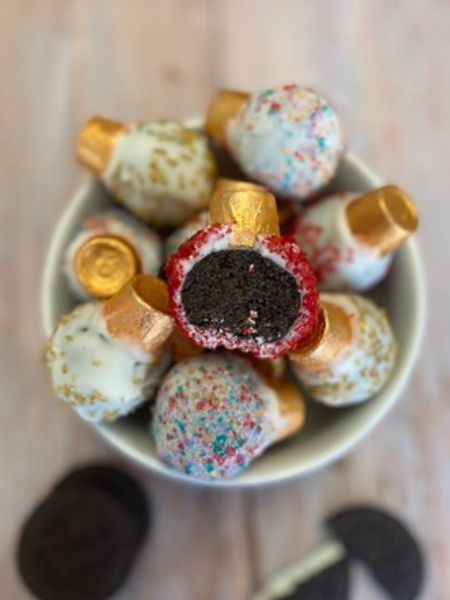 Oreo Christmas balls shaped like ornaments