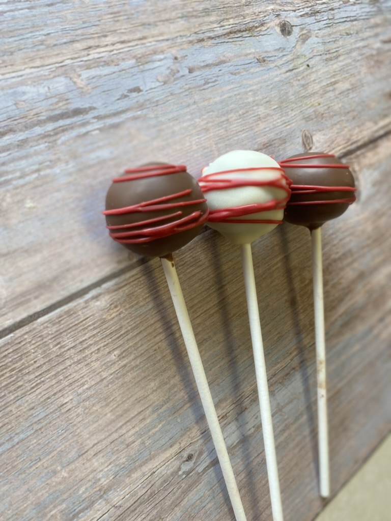 red velvet cake pops for Valentine's Day