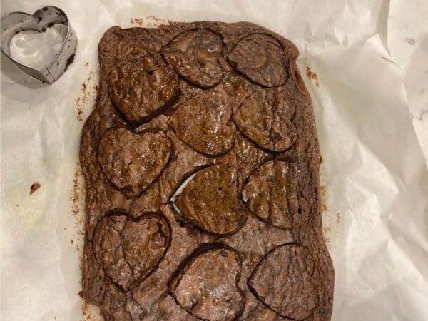 cut brownies into heart shapes