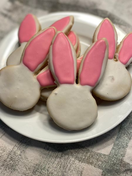 Easter bunny decorated cookies