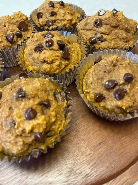 healthy pumpkin muffins with chocolate chips