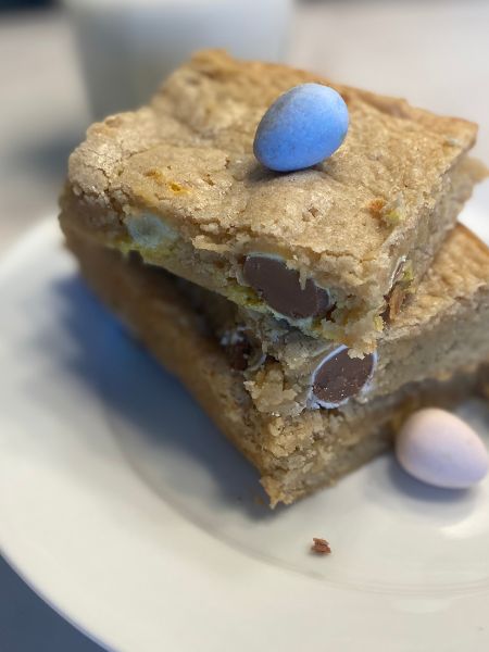 Easter egg blondies