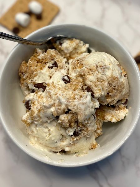 ice cream with chocolate chips, graham crackers and marshmallows