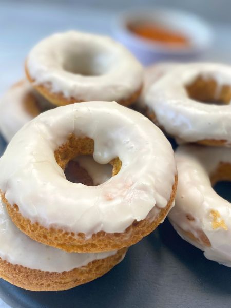 baked pumpkin donuts with maple glaze