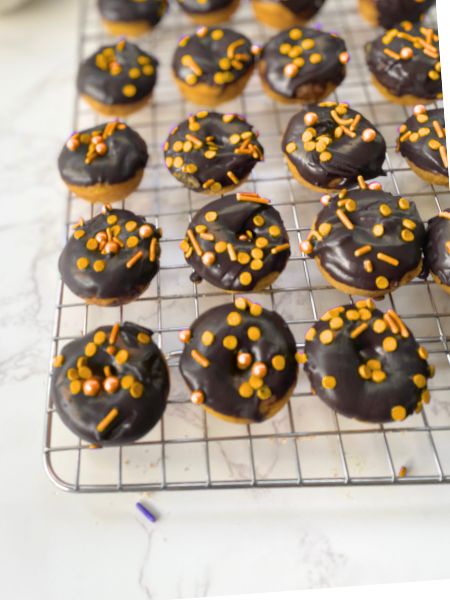mini pumpkin spice halloween donuts