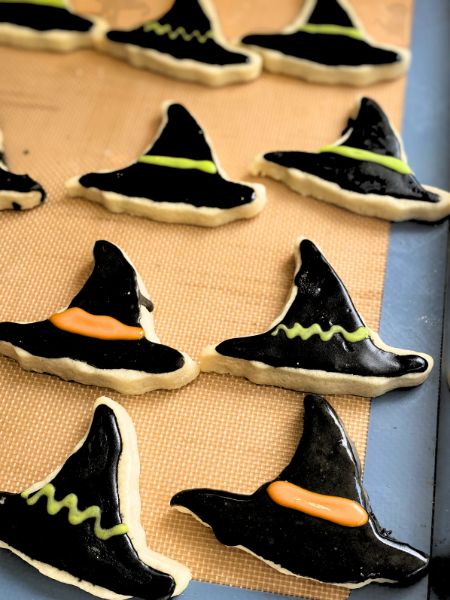decorated witch hat sugar cookies