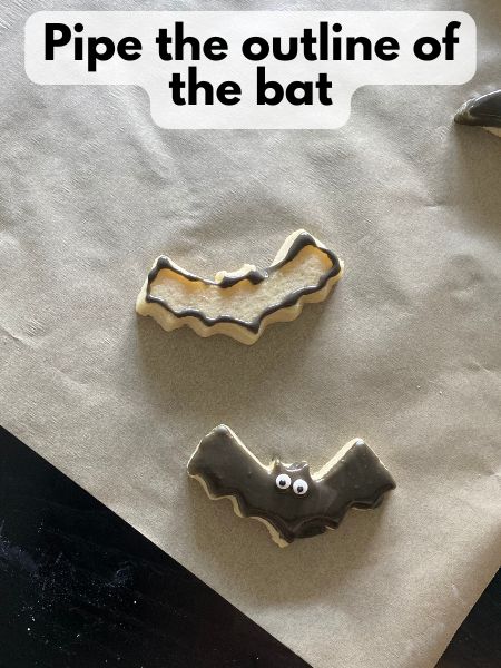 bat outlined in royal icing