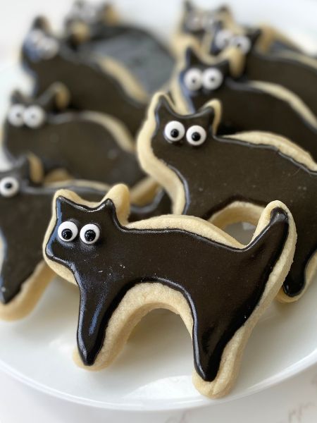 black cat Halloween sugar cookies