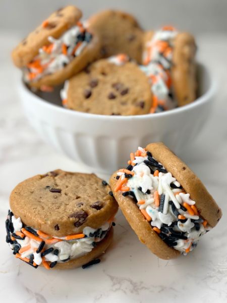 halloween ice cream cookie sandwiches