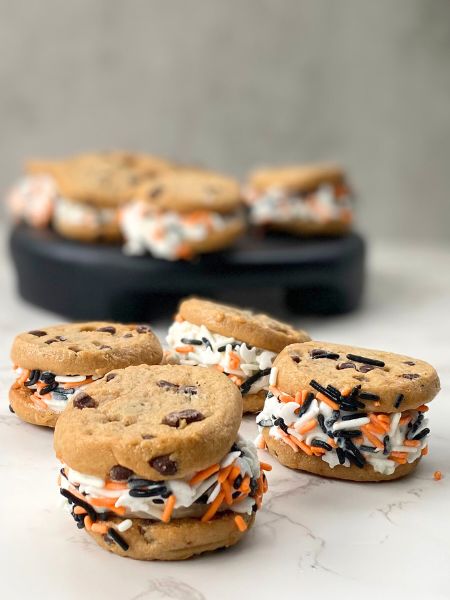 halloween ice cream cookie sandwiches