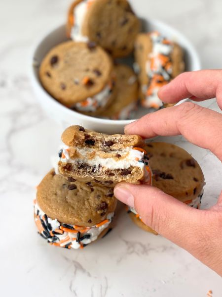halloween ice cream cookie sandwiches
