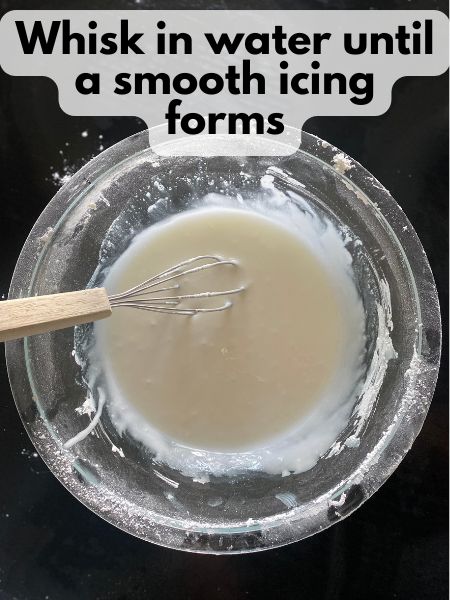 royal icing in a bowl