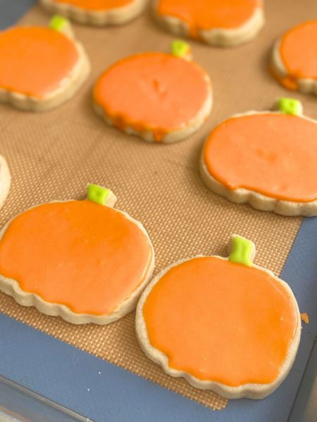 decorated pumpkin sugar cookies
