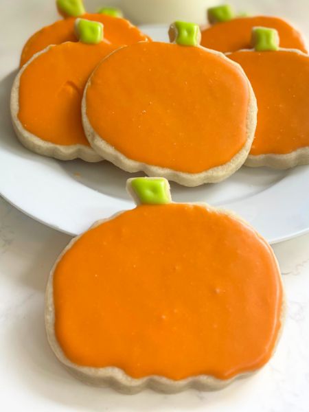 decorated pumpkin sugar cookies
