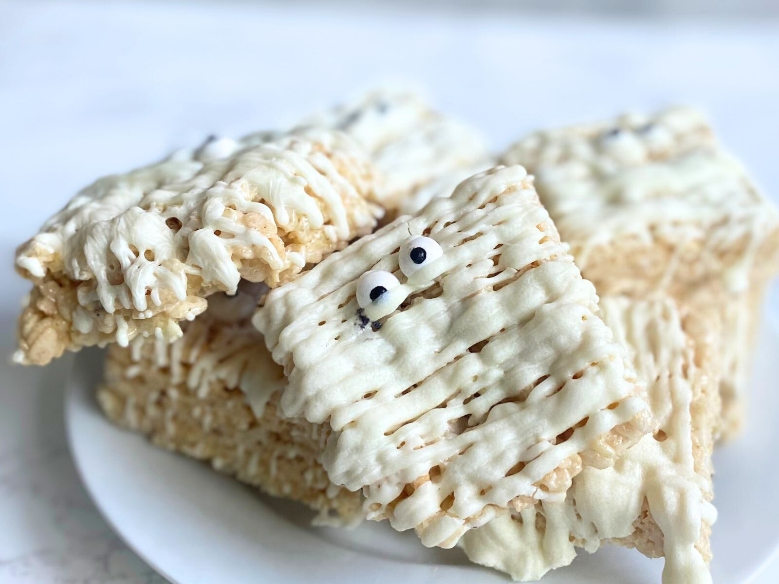 mummy rice krispie treats on a plate