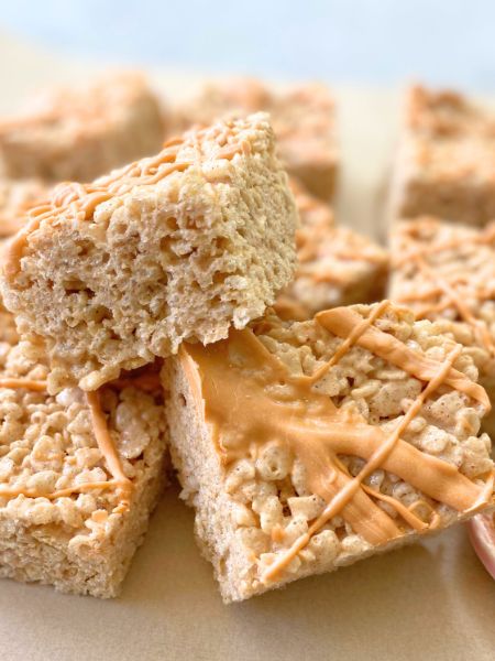 pumpkin spice rice krispie treats