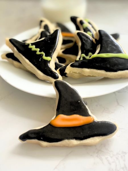 decorated witch hat sugar cookies