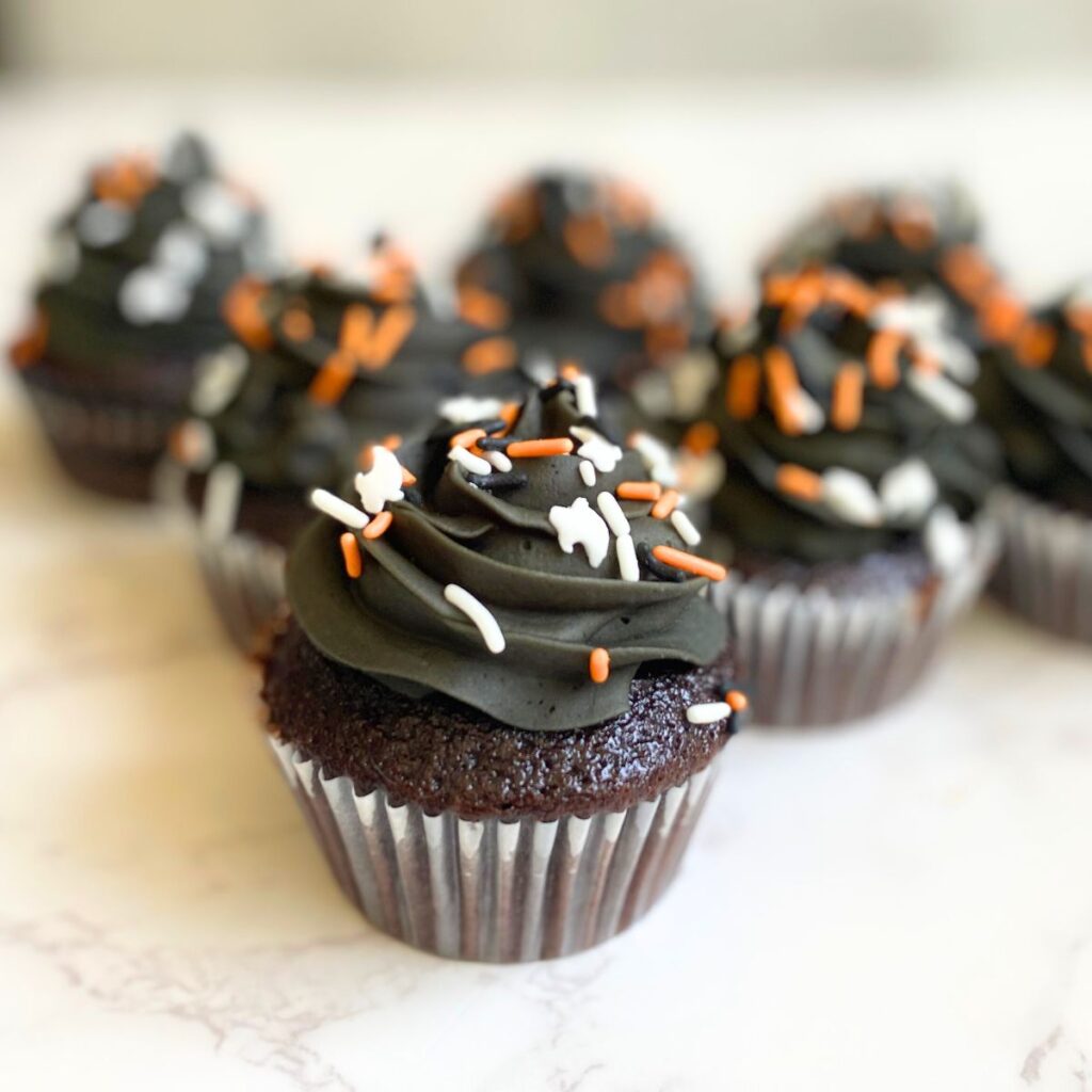 black frosted halloween cupcakes