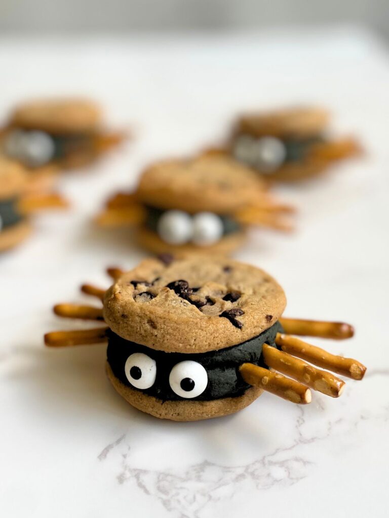 spider sandwich cookies