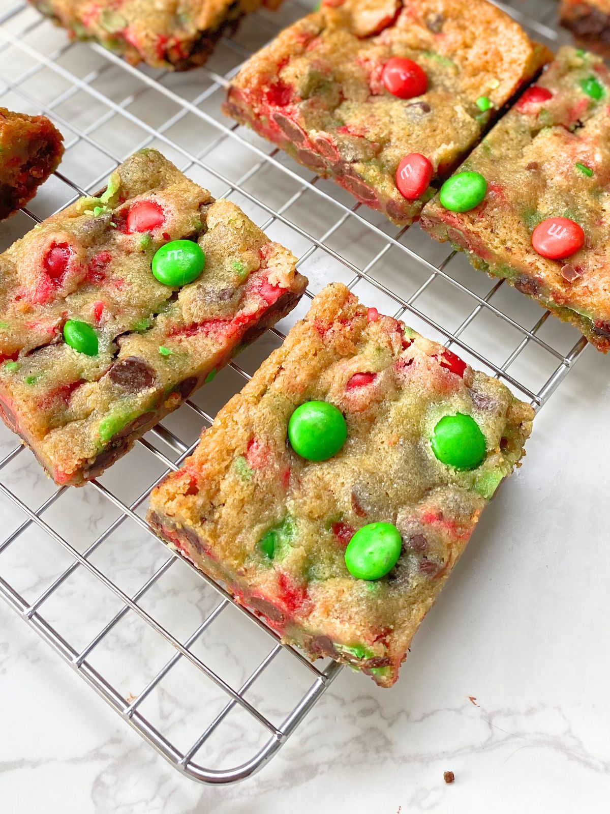 Christmas M&M cookie bars