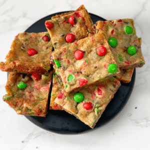 Christmas M&M cookie bars