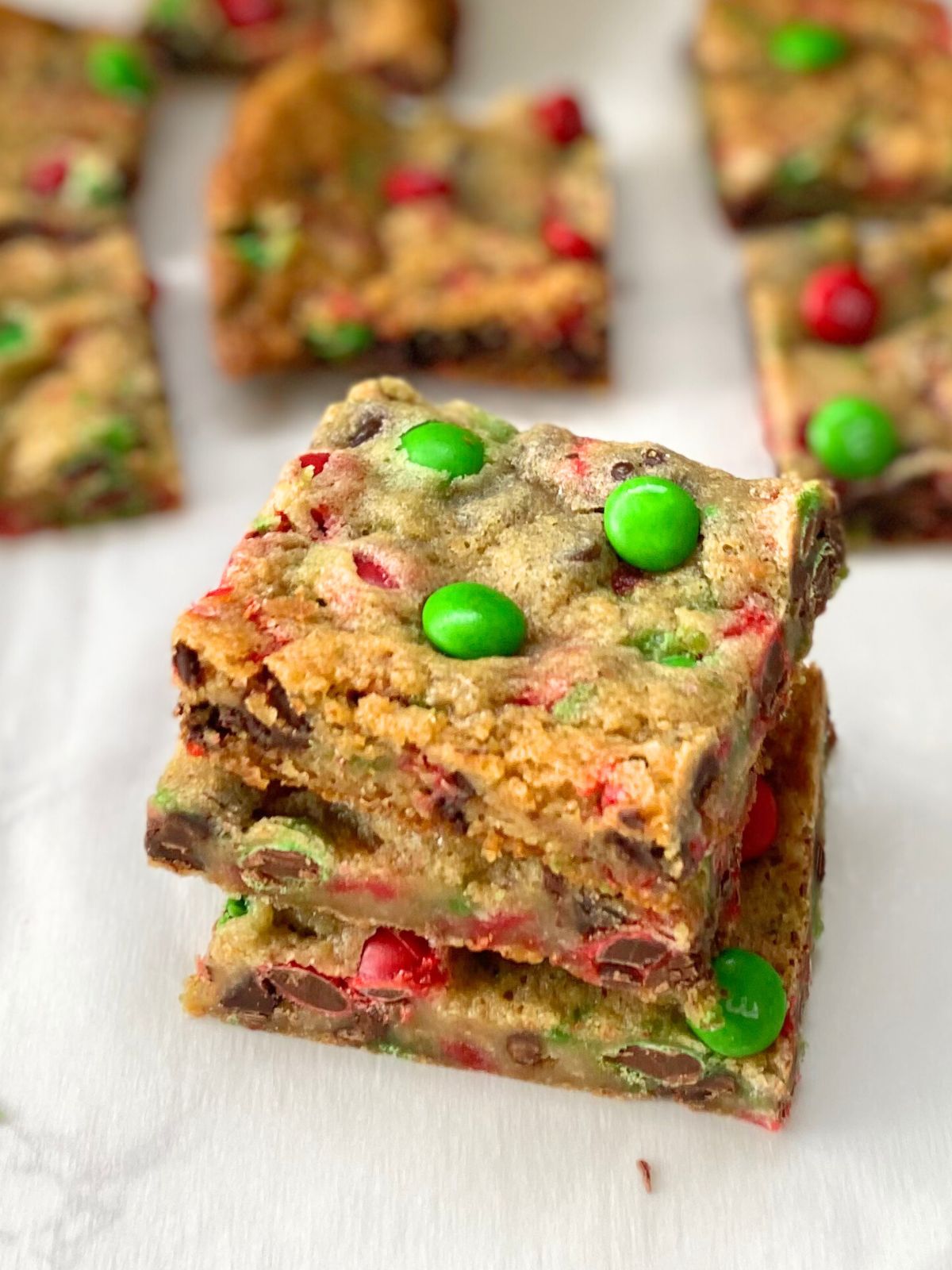 Christmas M&M cookie bars